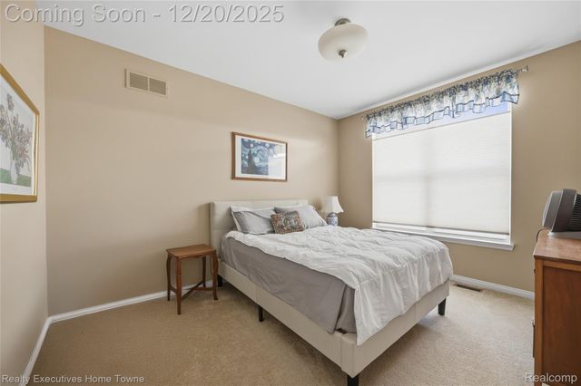 63072 S Plantation Court, Washington Township, MI 48095