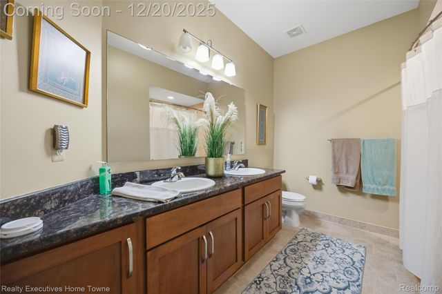 63072 S Plantation Court, Washington Township, MI 48095