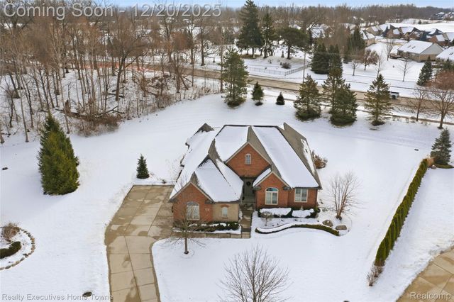 63072 S Plantation Court, Washington Township, MI 48095