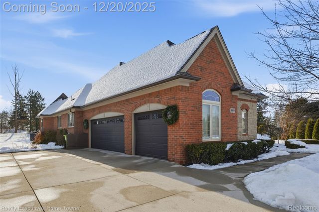 63072 S Plantation Court, Washington Township, MI 48095