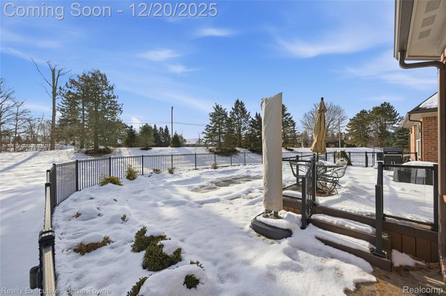 63072 S Plantation Court, Washington Township, MI 48095