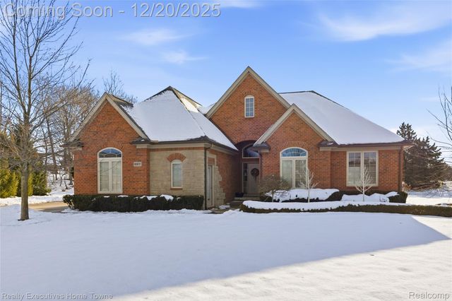 63072 S Plantation Court, Washington Township, MI 48095