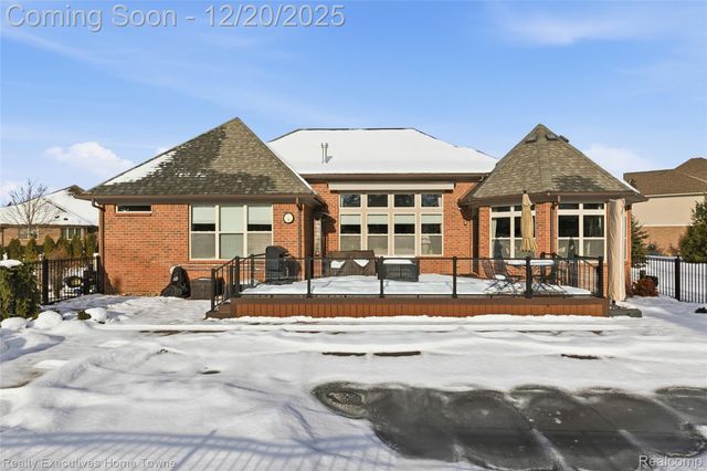 63072 S Plantation Court, Washington Township, MI 48095