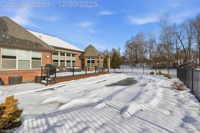 63072 S Plantation Court, Washington Township, MI 48095