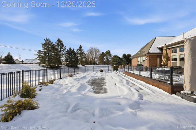 63072 S Plantation Court, Washington Township, MI 48095