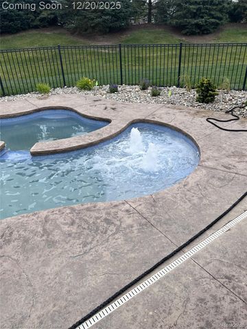 63072 S Plantation Court, Washington Township, MI 48095