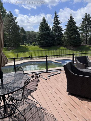 63072 S Plantation Court, Washington Township, MI 48095