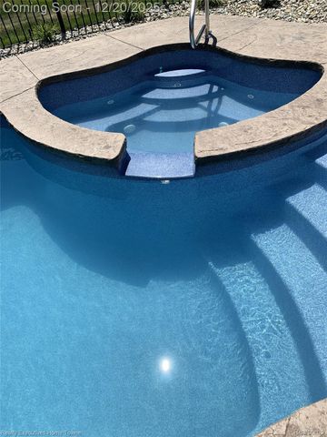 63072 S Plantation Court, Washington Township, MI 48095