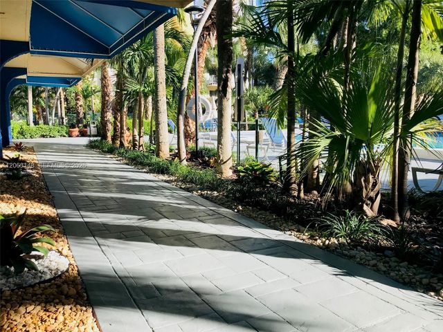801 NW 47th Avenue 121W, Miami, FL 33126