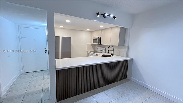 801 NW 47th Avenue 121W, Miami, FL 33126