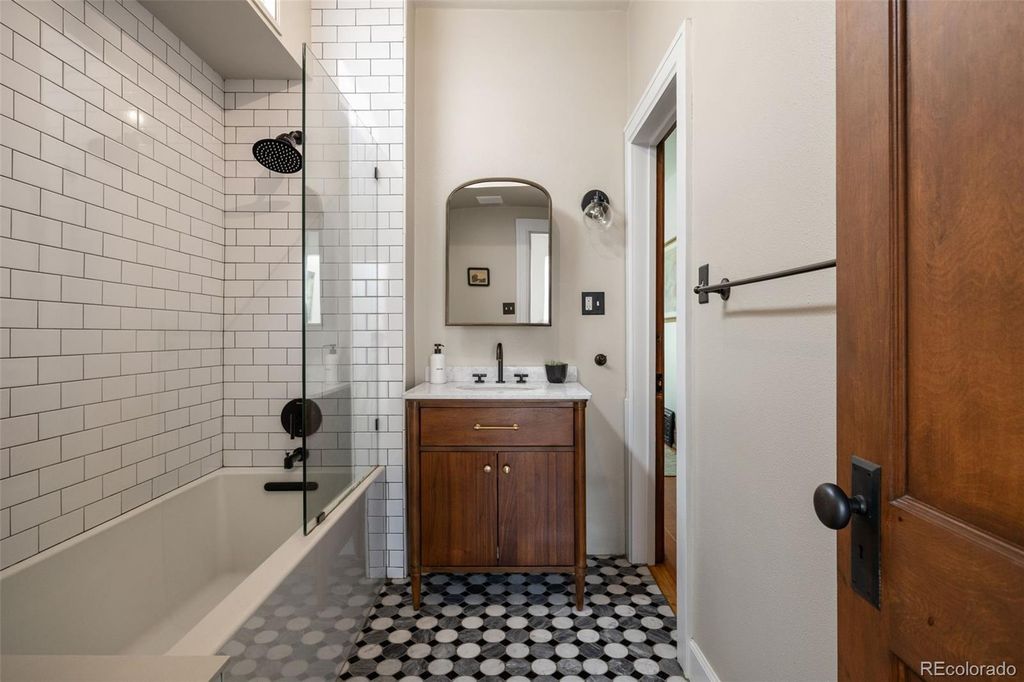 Image 17 of property listing at 475 N Washington Street, Denver, CO 80203