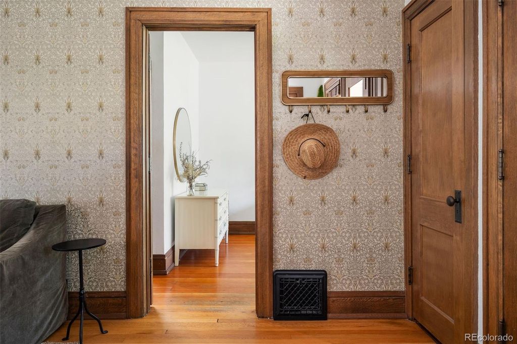 Image 6 of property listing at 475 N Washington Street, Denver, CO 80203