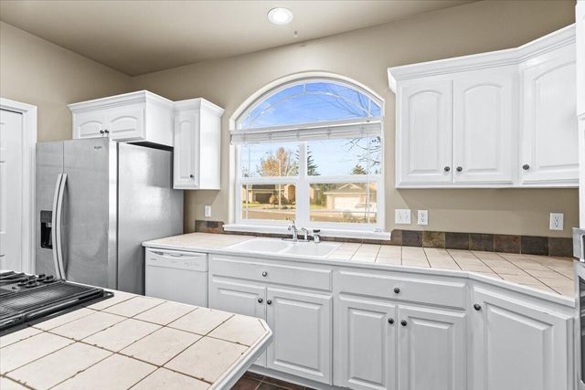 235 Prairie Landing Drive, Eagle Point, OR 97524