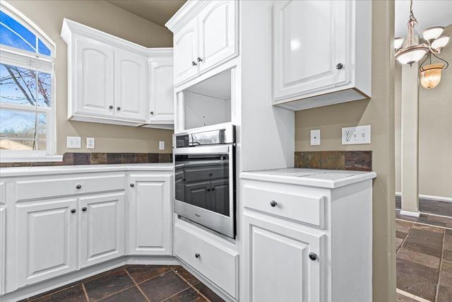 235 Prairie Landing Drive, Eagle Point, OR 97524