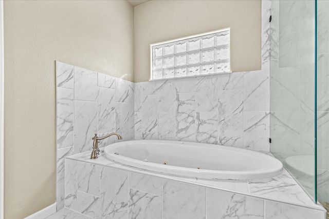 235 Prairie Landing Drive, Eagle Point, OR 97524