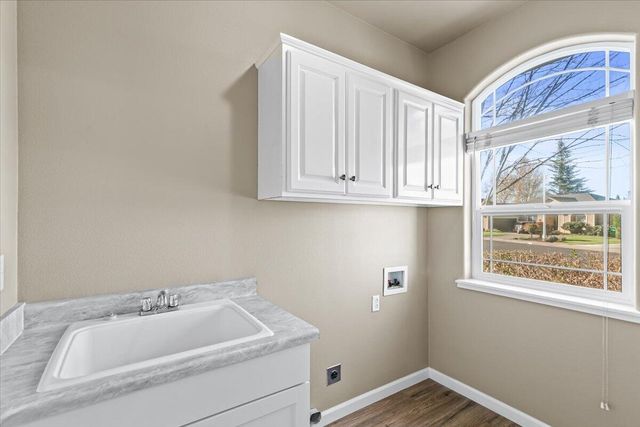 235 Prairie Landing Drive, Eagle Point, OR 97524