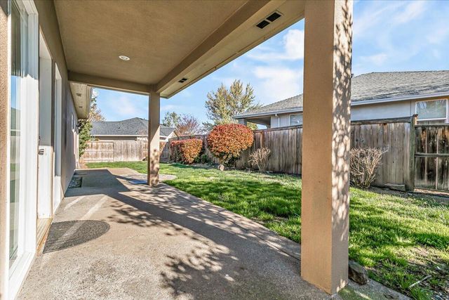 235 Prairie Landing Drive, Eagle Point, OR 97524