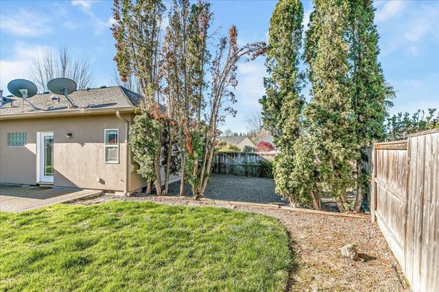 235 Prairie Landing Drive, Eagle Point, OR 97524