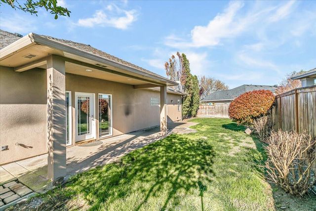 235 Prairie Landing Drive, Eagle Point, OR 97524