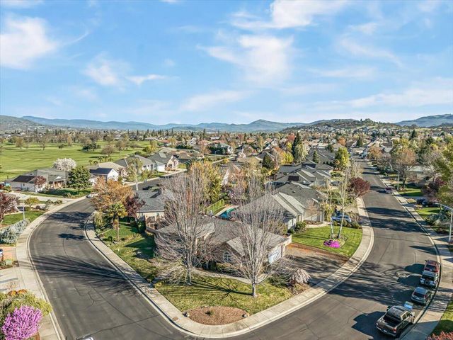 235 Prairie Landing Drive, Eagle Point, OR 97524