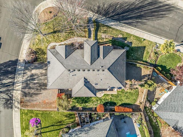 235 Prairie Landing Drive, Eagle Point, OR 97524