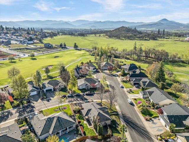 235 Prairie Landing Drive, Eagle Point, OR 97524