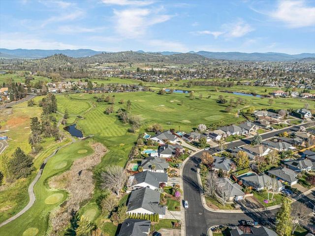 235 Prairie Landing Drive, Eagle Point, OR 97524