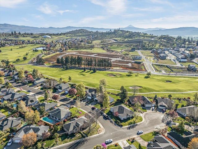 235 Prairie Landing Drive, Eagle Point, OR 97524