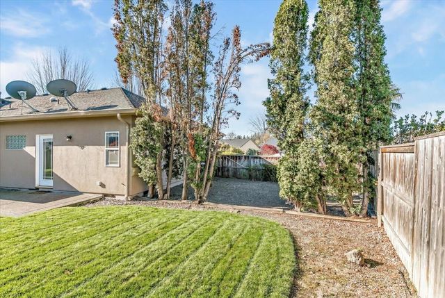 235 Prairie Landing Drive, Eagle Point, OR 97524