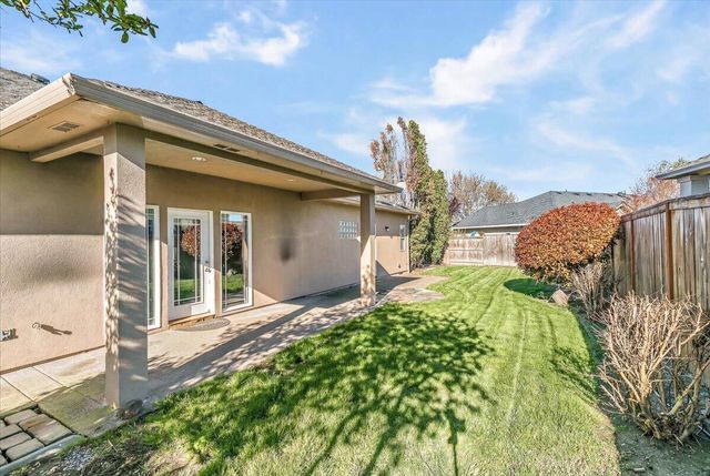 235 Prairie Landing Drive, Eagle Point, OR 97524