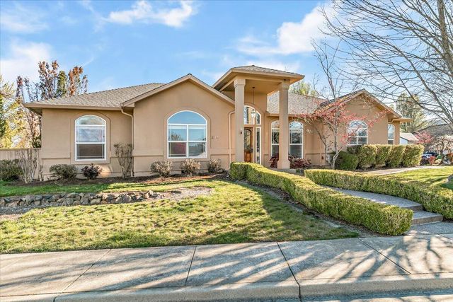 235 Prairie Landing Drive, Eagle Point, OR 97524