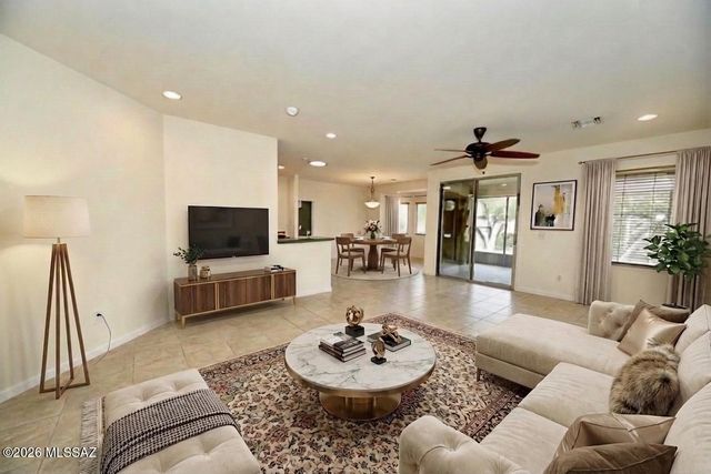 733 W Shadow Wood Street, Green Valley, AZ 85614