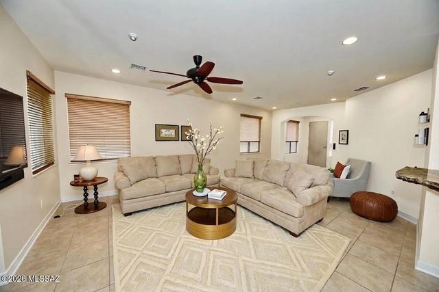 733 W Shadow Wood Street, Green Valley, AZ 85614