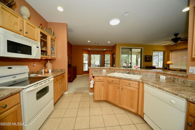 733 W Shadow Wood Street, Green Valley, AZ 85614