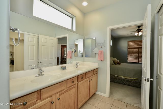 733 W Shadow Wood Street, Green Valley, AZ 85614