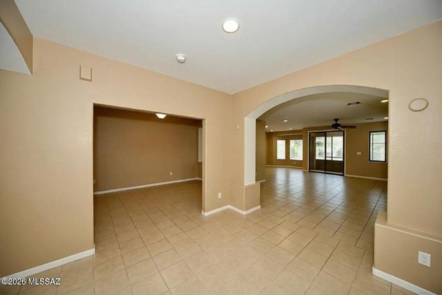 733 W Shadow Wood Street, Green Valley, AZ 85614