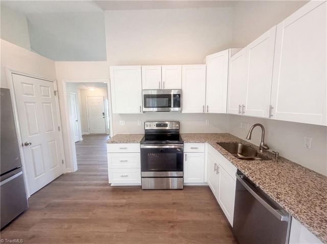 2110 Carlisle Way, High Point, NC 27265
