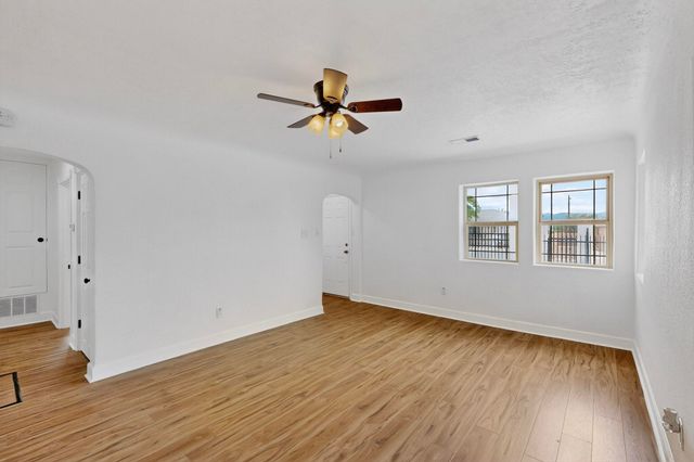 135 57TH Street SW, Albuquerque, NM 87121