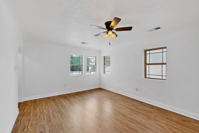 135 57TH Street SW, Albuquerque, NM 87121