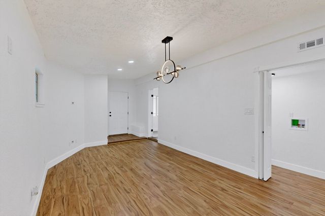 135 57TH Street SW, Albuquerque, NM 87121