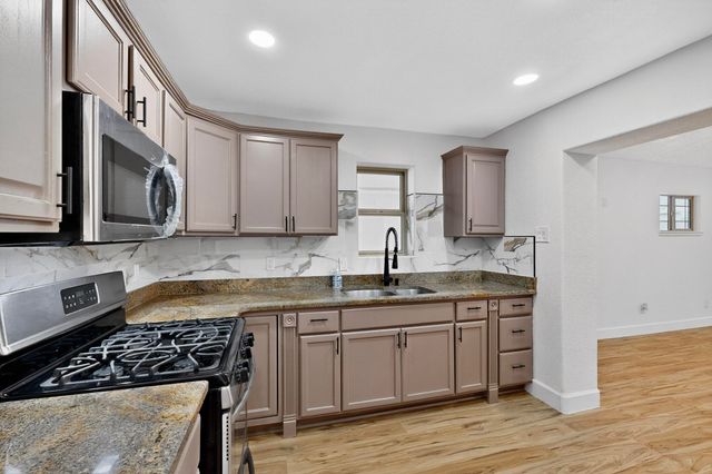 135 57TH Street SW, Albuquerque, NM 87121