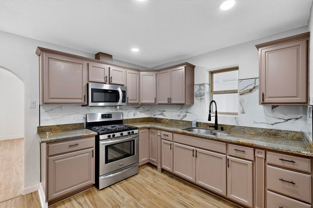 135 57TH Street SW, Albuquerque, NM 87121