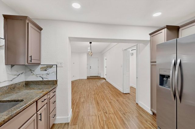 135 57TH Street SW, Albuquerque, NM 87121