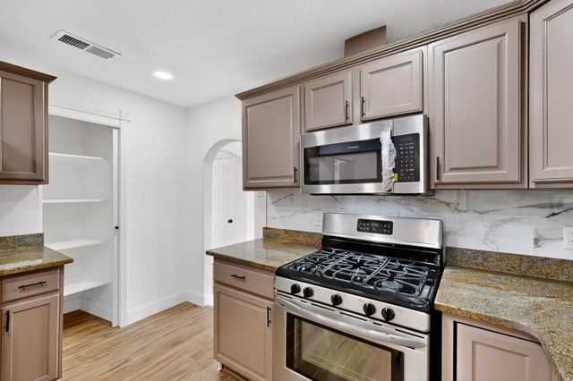 135 57TH Street SW, Albuquerque, NM 87121