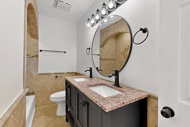 135 57TH Street SW, Albuquerque, NM 87121