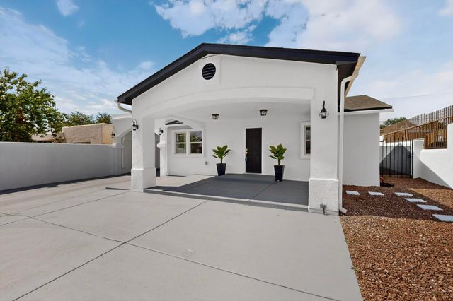 135 57TH Street SW, Albuquerque, NM 87121