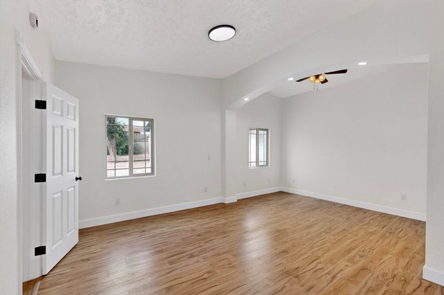 135 57TH Street SW, Albuquerque, NM 87121