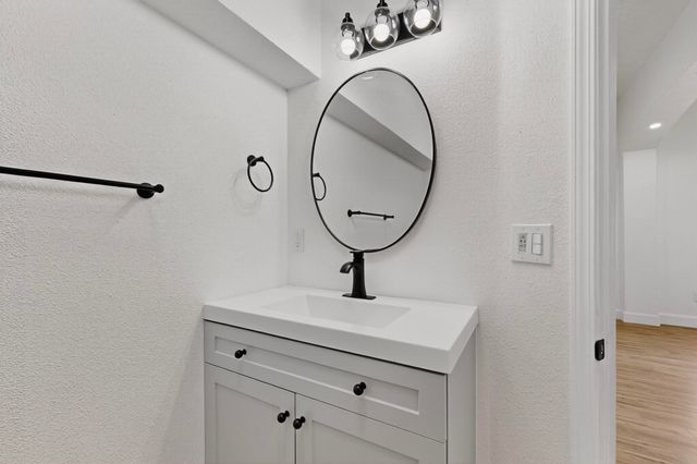 135 57TH Street SW, Albuquerque, NM 87121