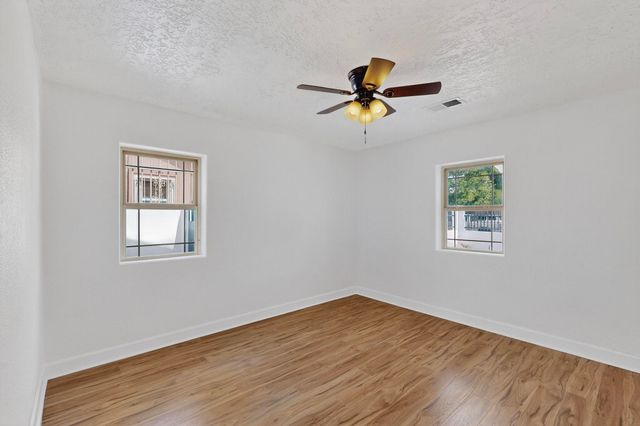 135 57TH Street SW, Albuquerque, NM 87121