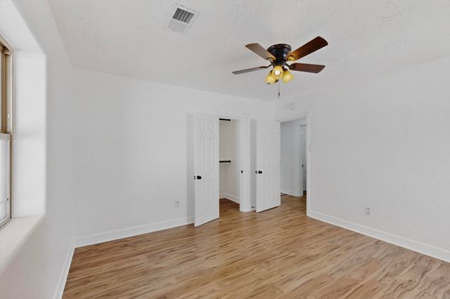 135 57TH Street SW, Albuquerque, NM 87121